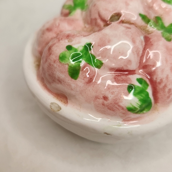 Strawberry Ceramic Salt and Pepper Shakers - Picture 9 of 10